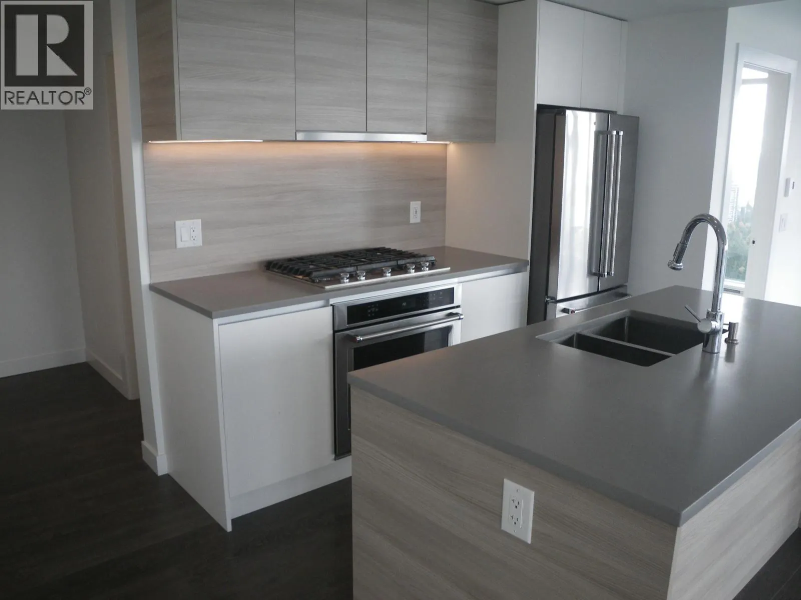 2907 657 WHITING WAY