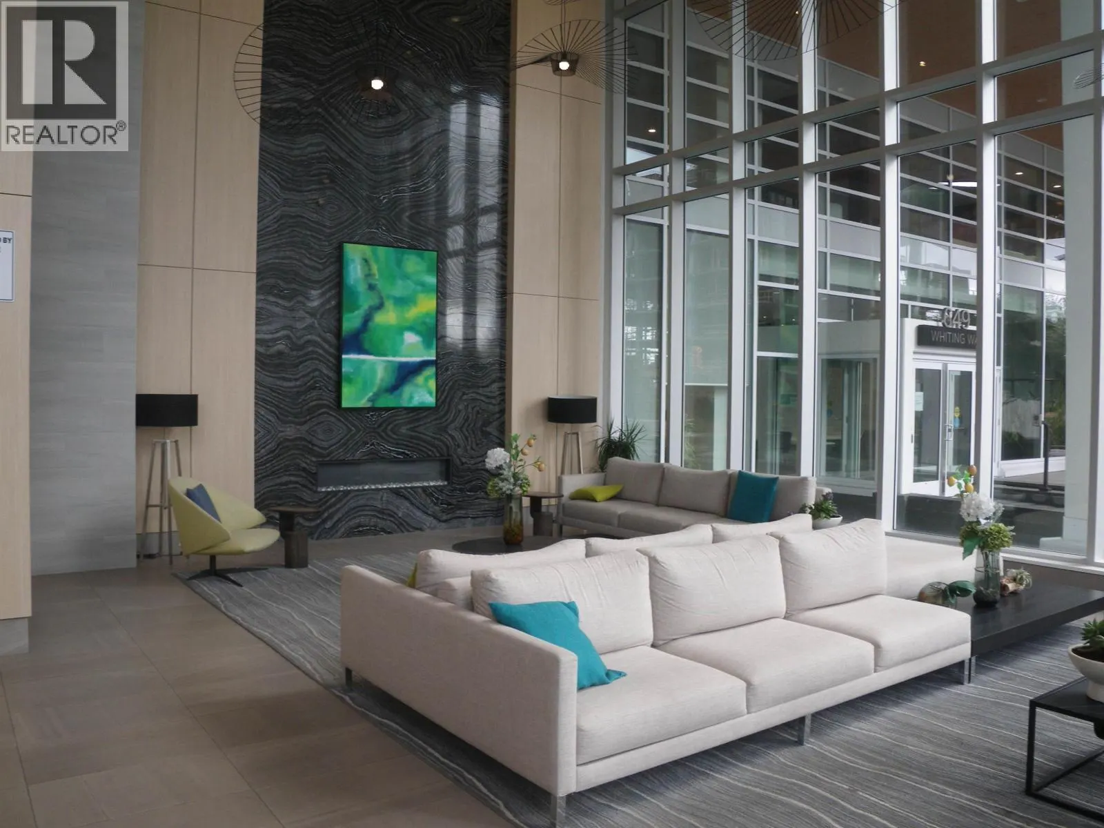 2907 657 WHITING WAY