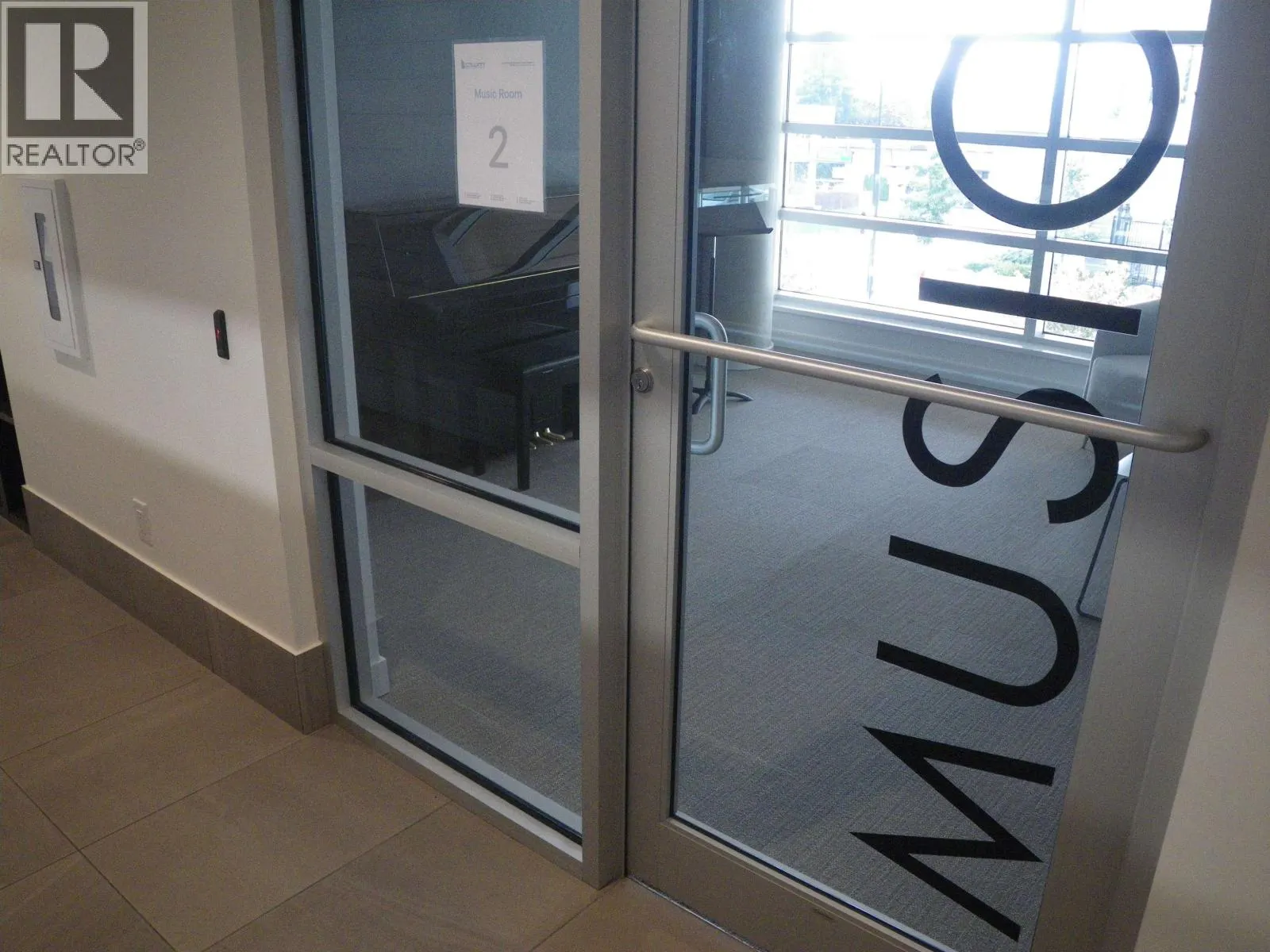 2907 657 WHITING WAY