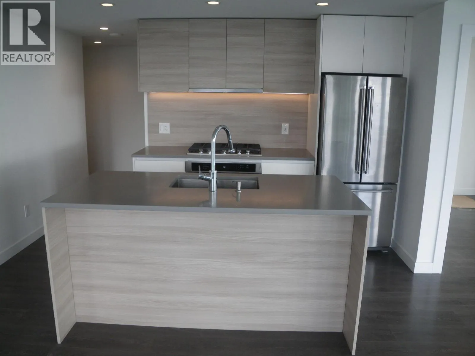 2907 657 WHITING WAY