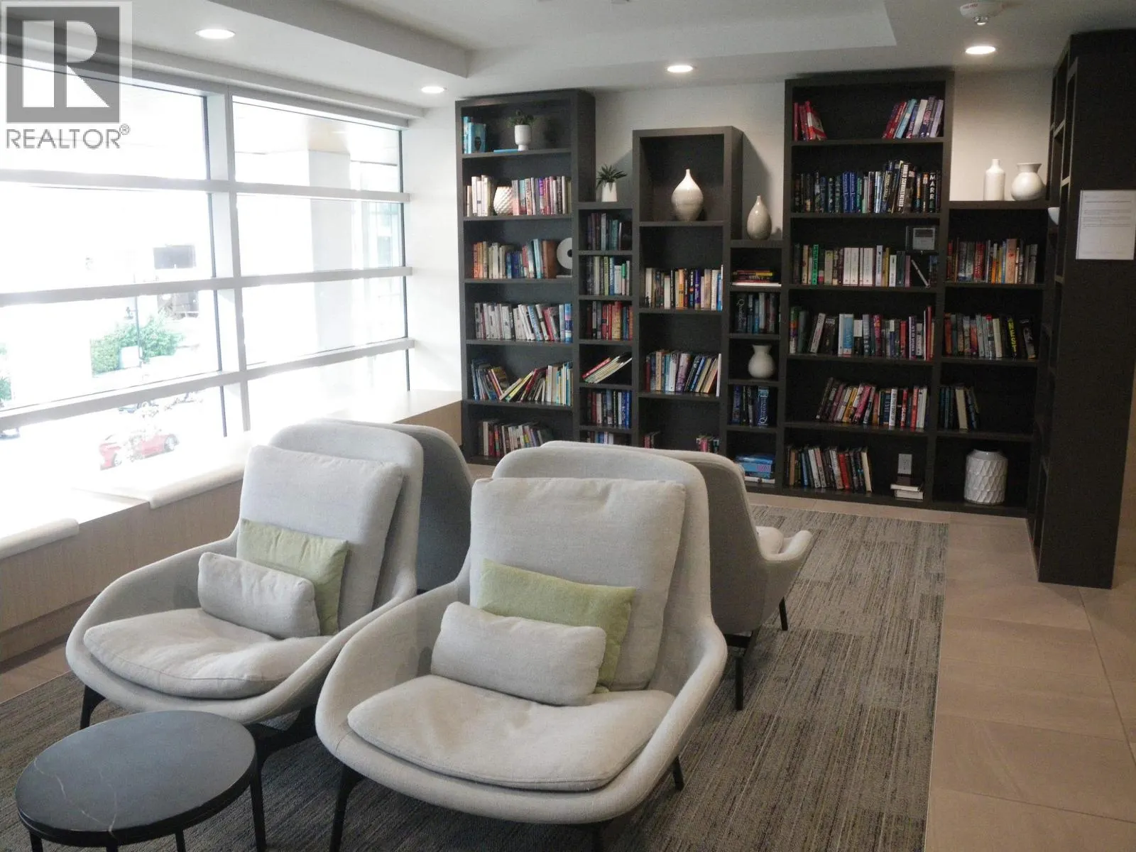 2907 657 WHITING WAY