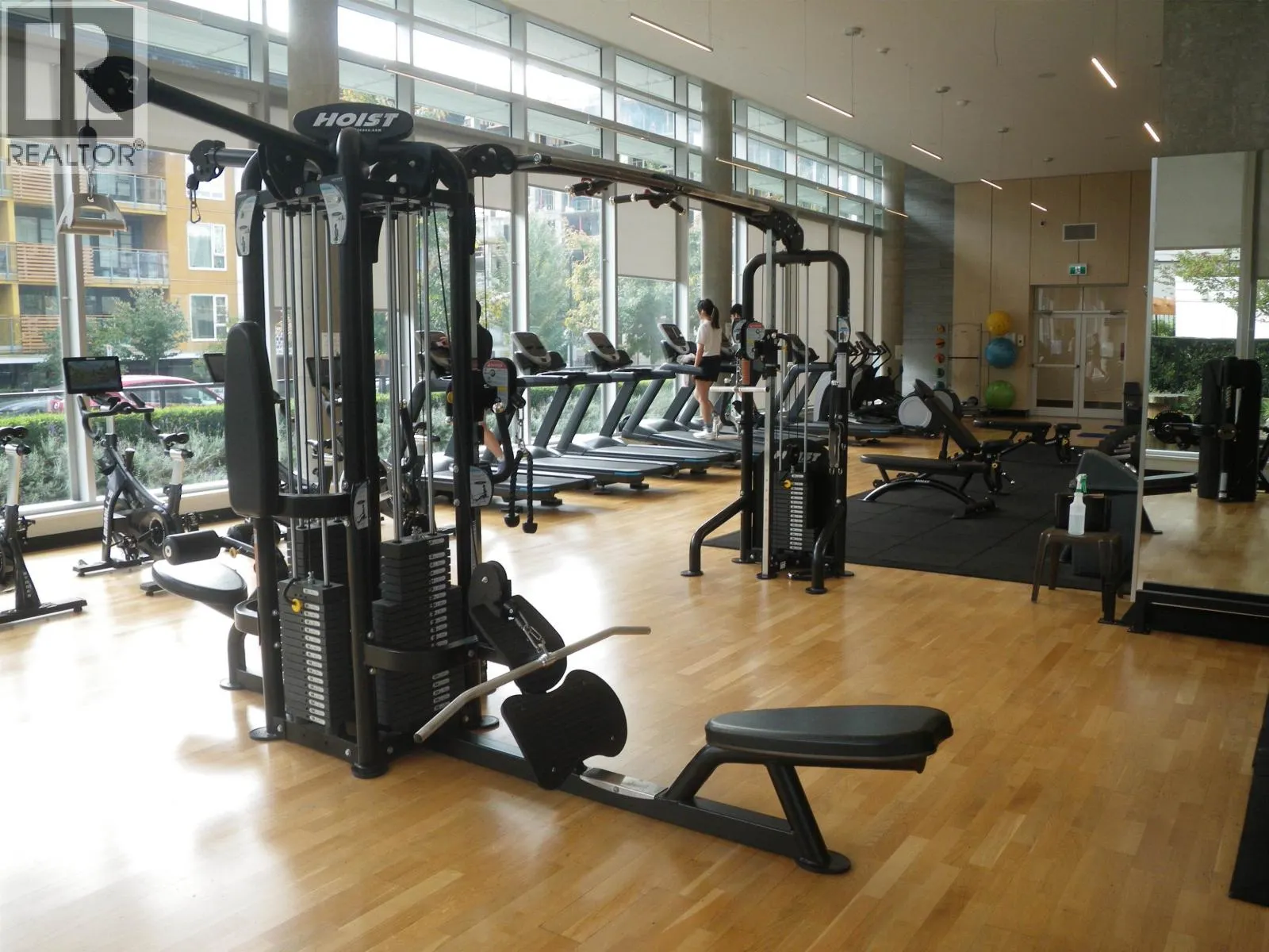 2907 657 WHITING WAY