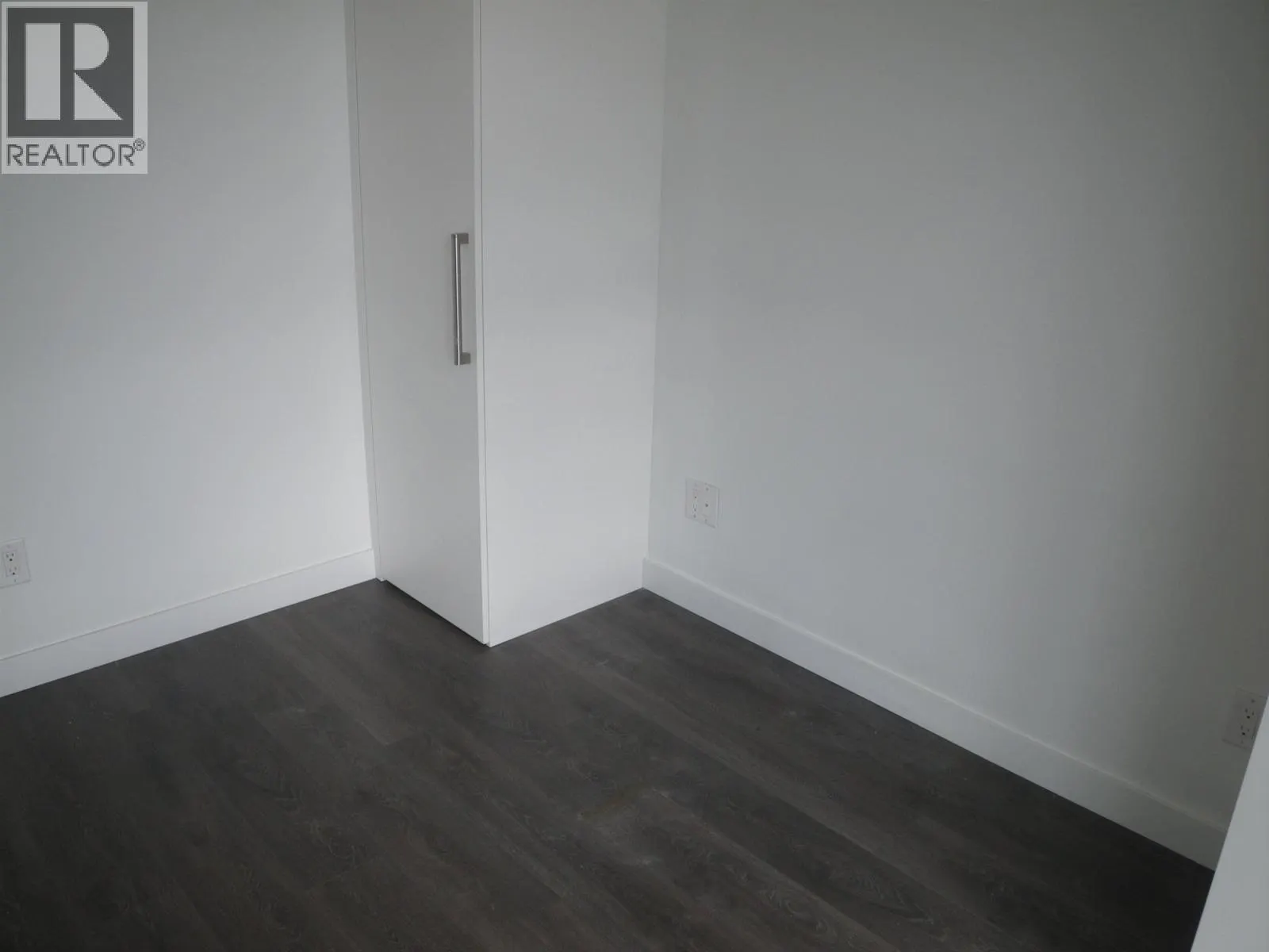 2907 657 WHITING WAY