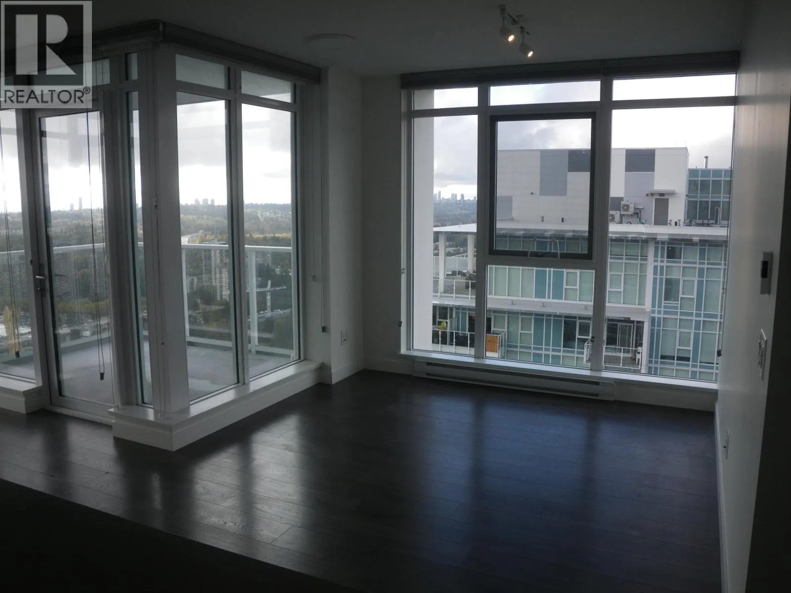 2907 657 WHITING WAY