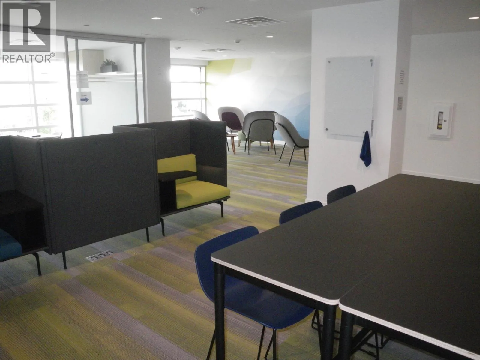 2907 657 WHITING WAY