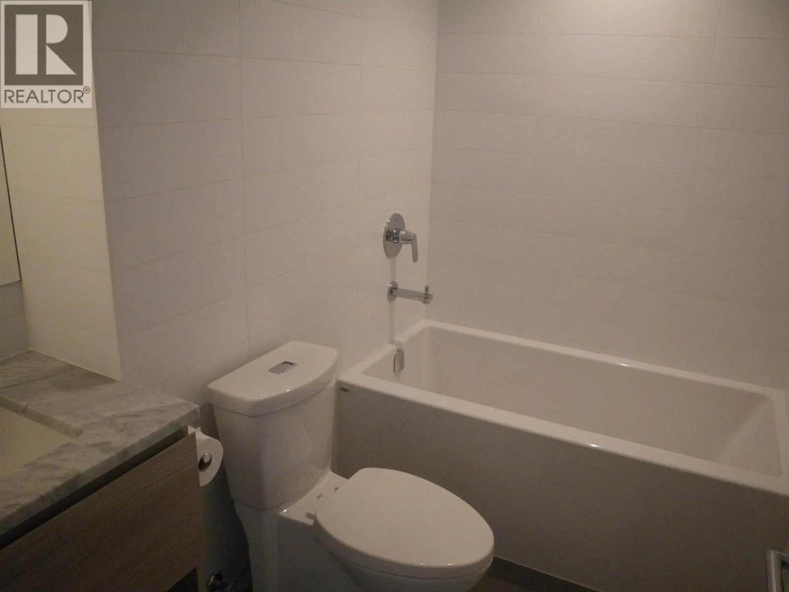 2907 657 WHITING WAY