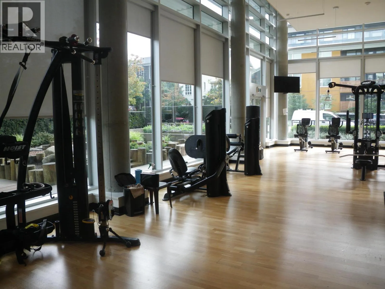 2907 657 WHITING WAY