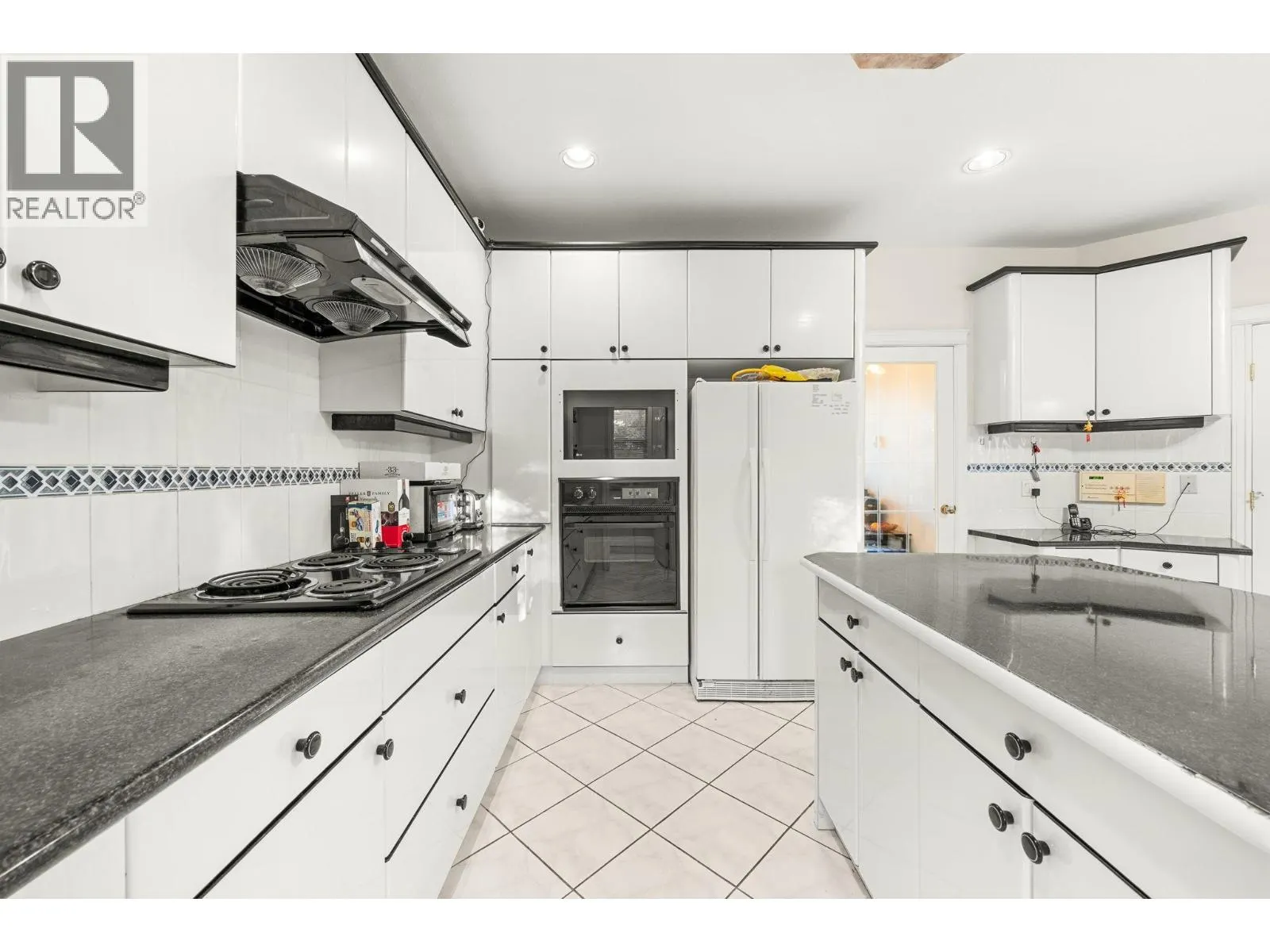 11851 RAILWAY AVENUE