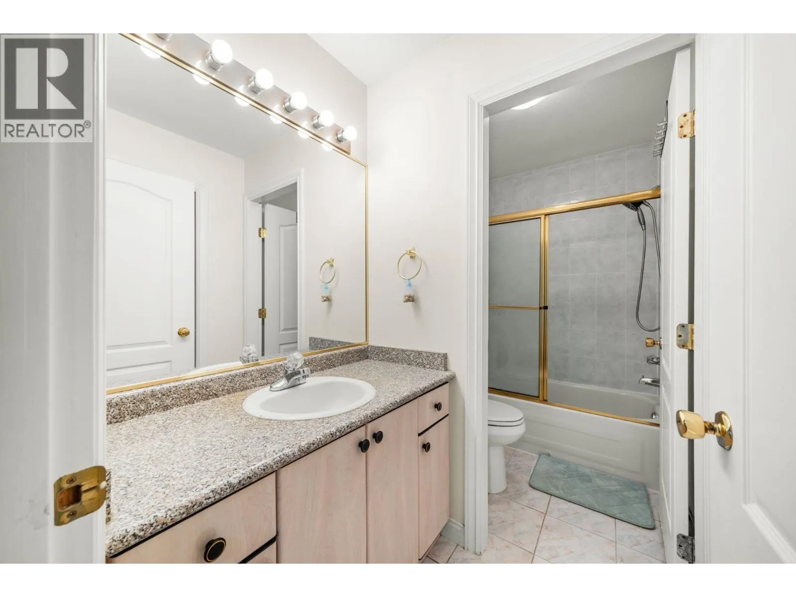 11851 RAILWAY AVENUE