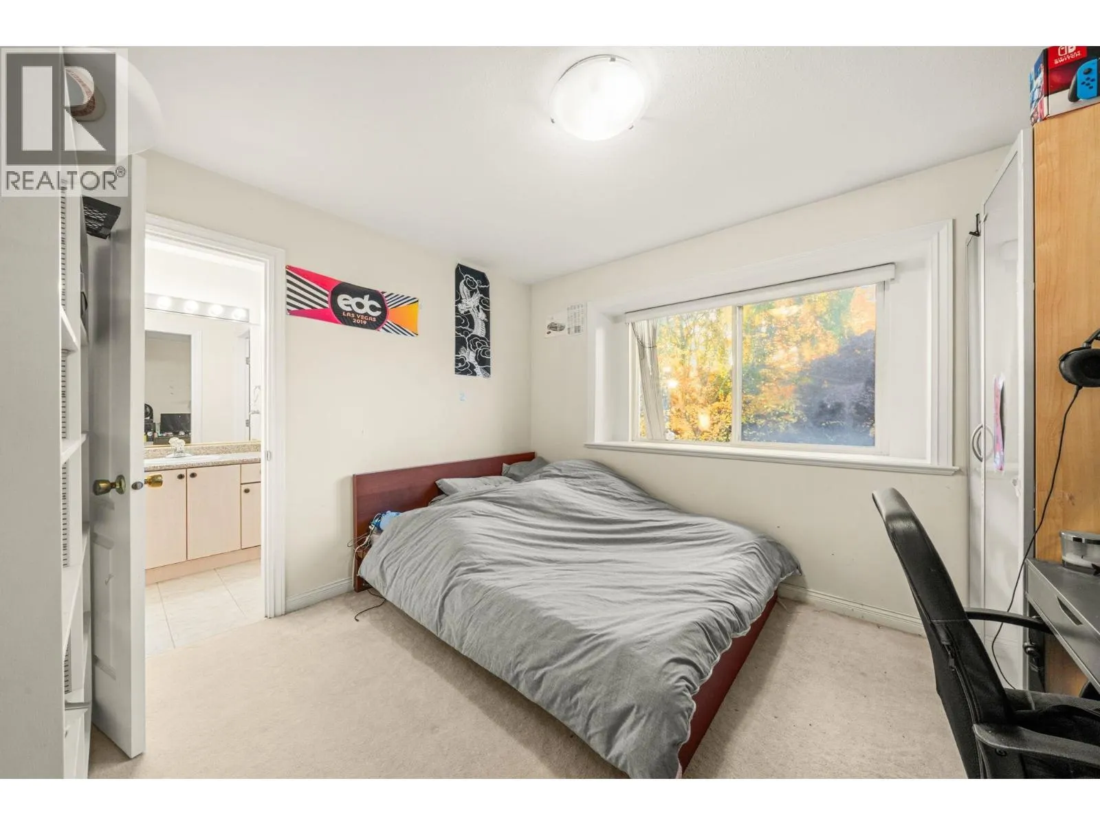 11851 RAILWAY AVENUE