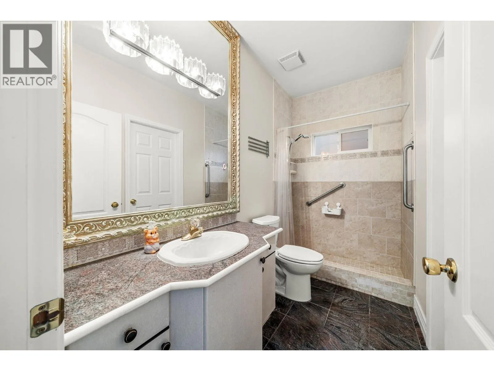 11851 RAILWAY AVENUE