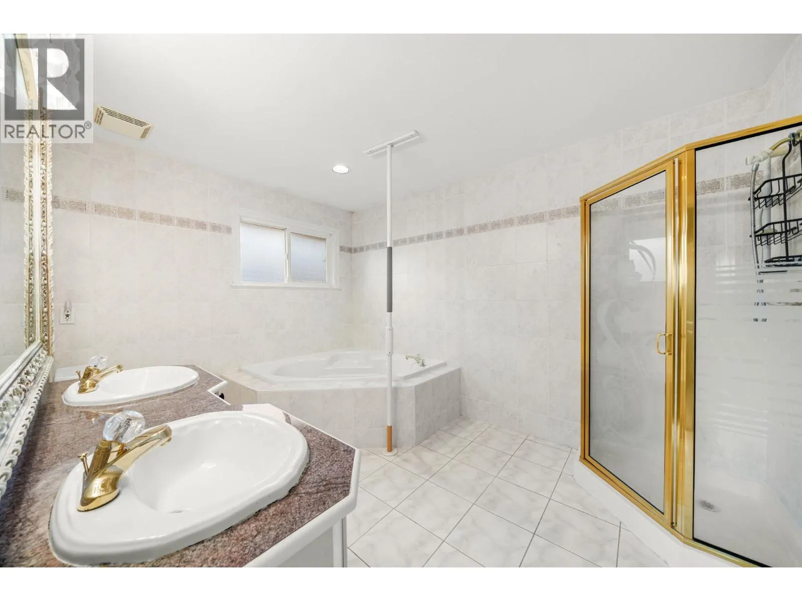 11851 RAILWAY AVENUE