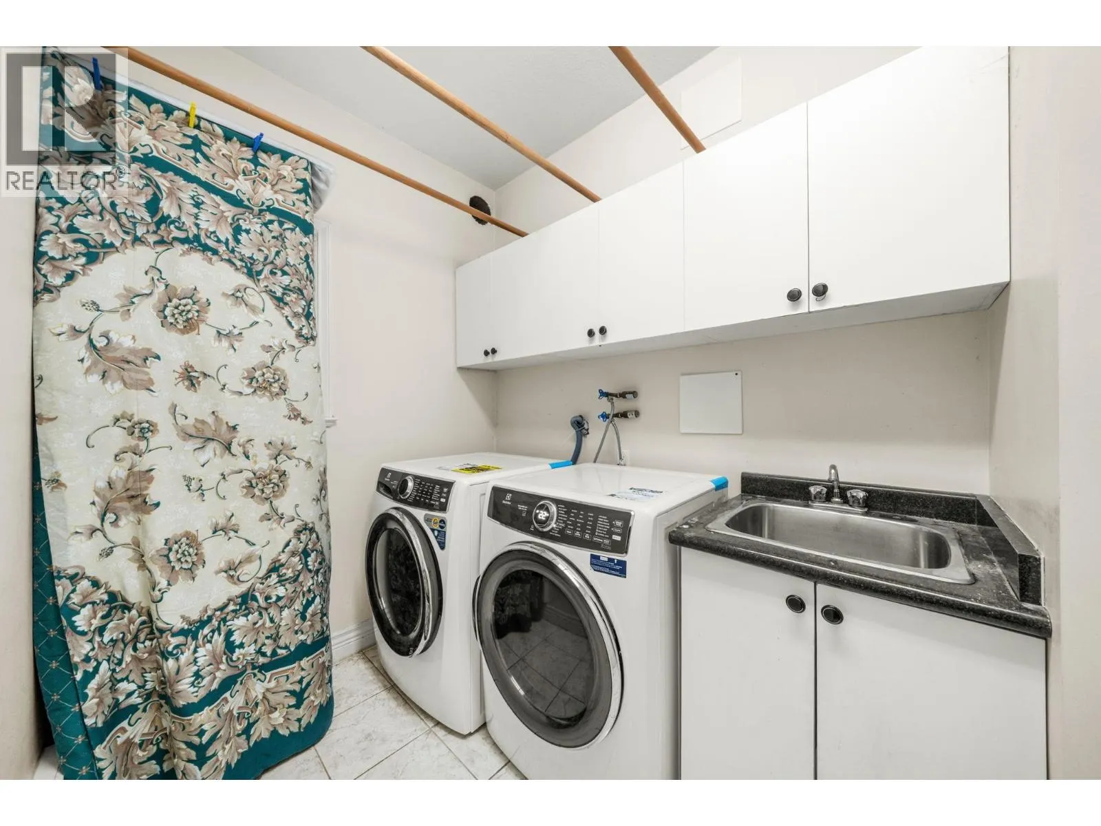 11851 RAILWAY AVENUE