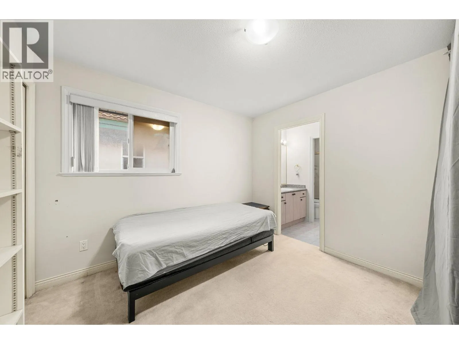 11851 RAILWAY AVENUE