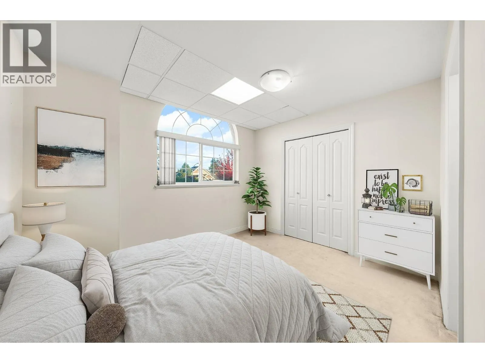 11851 RAILWAY AVENUE