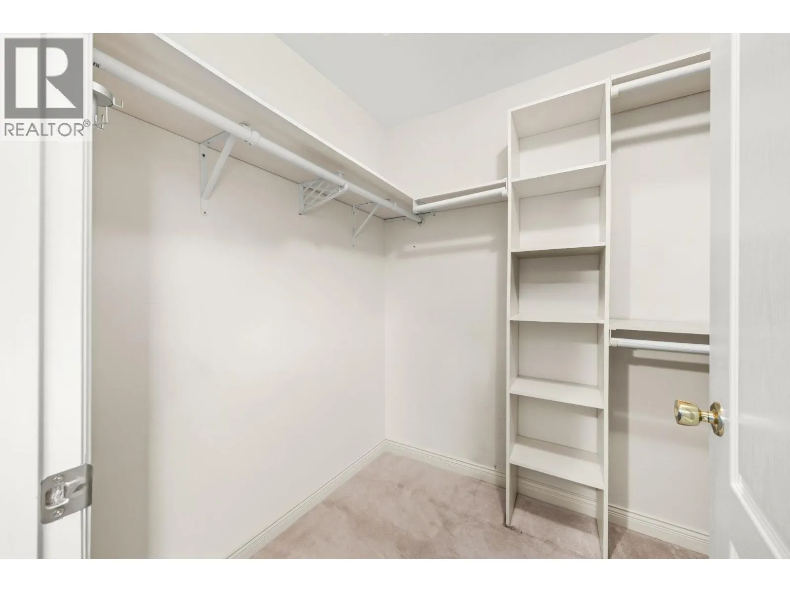 11851 RAILWAY AVENUE