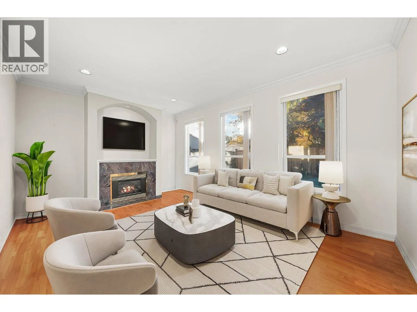 11851 RAILWAY AVENUE