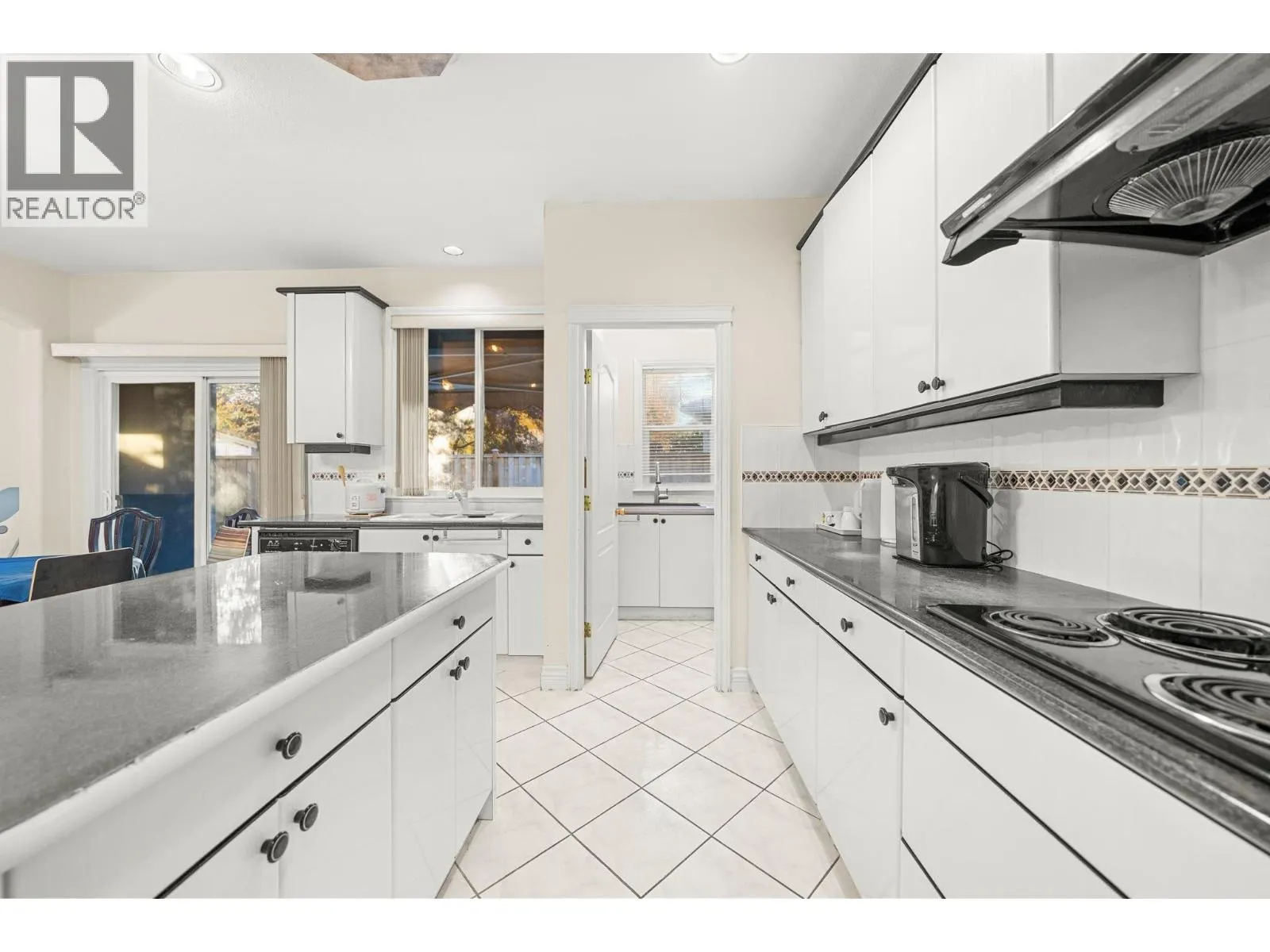 11851 RAILWAY AVENUE