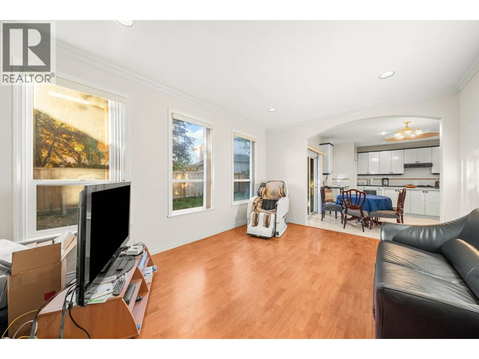 11851 RAILWAY AVENUE