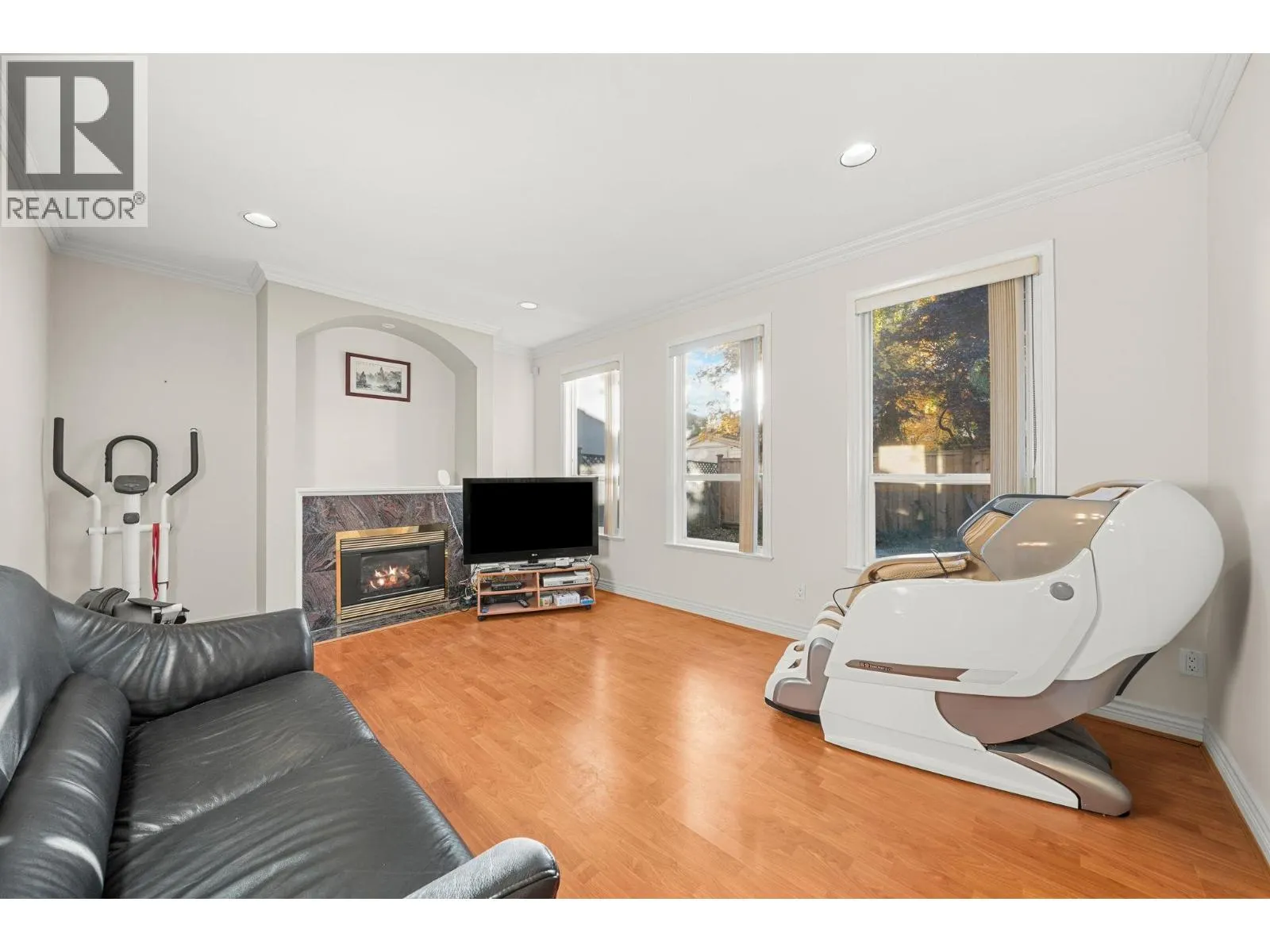 11851 RAILWAY AVENUE