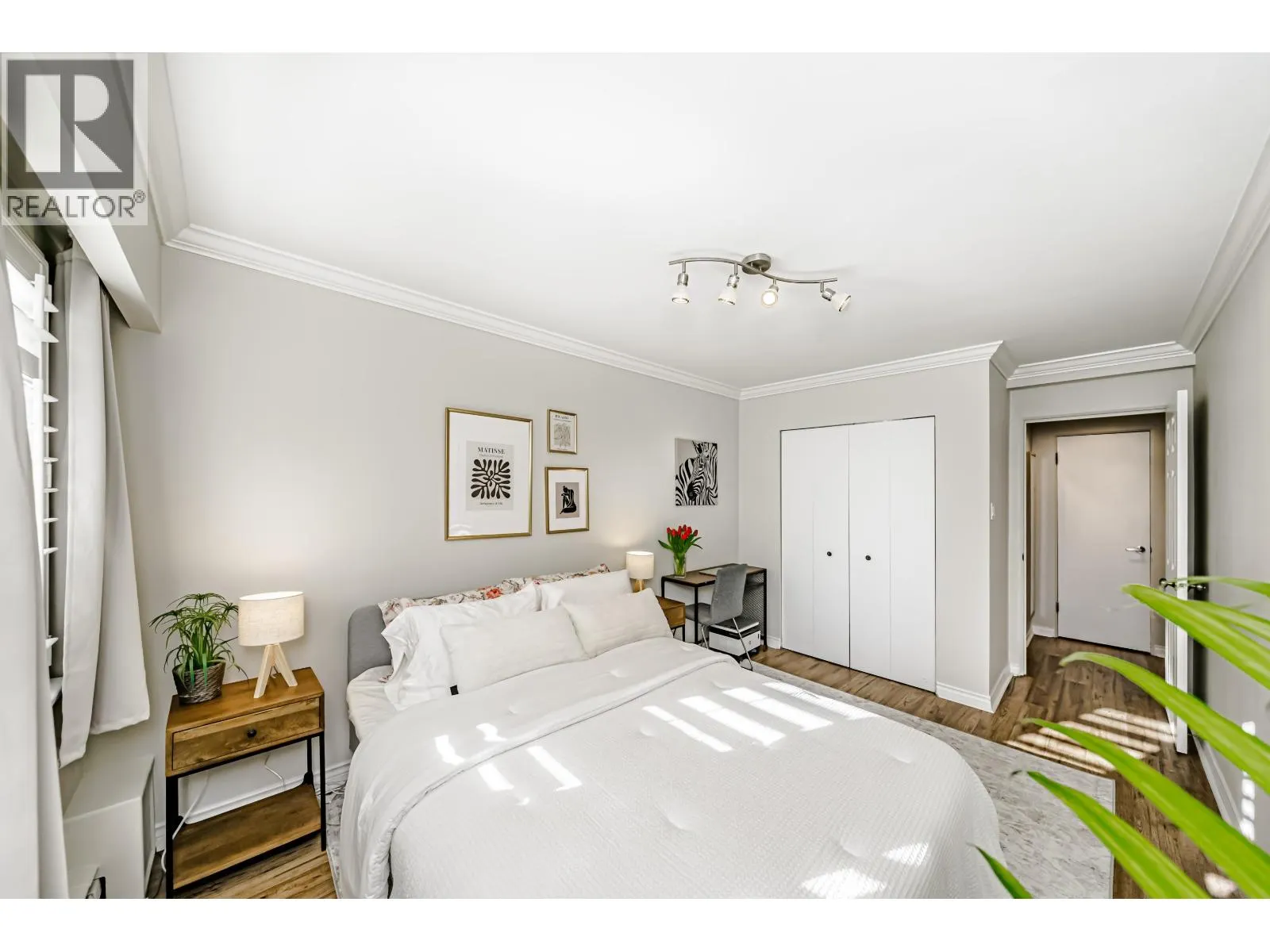 305 2430 POINT GREY ROAD