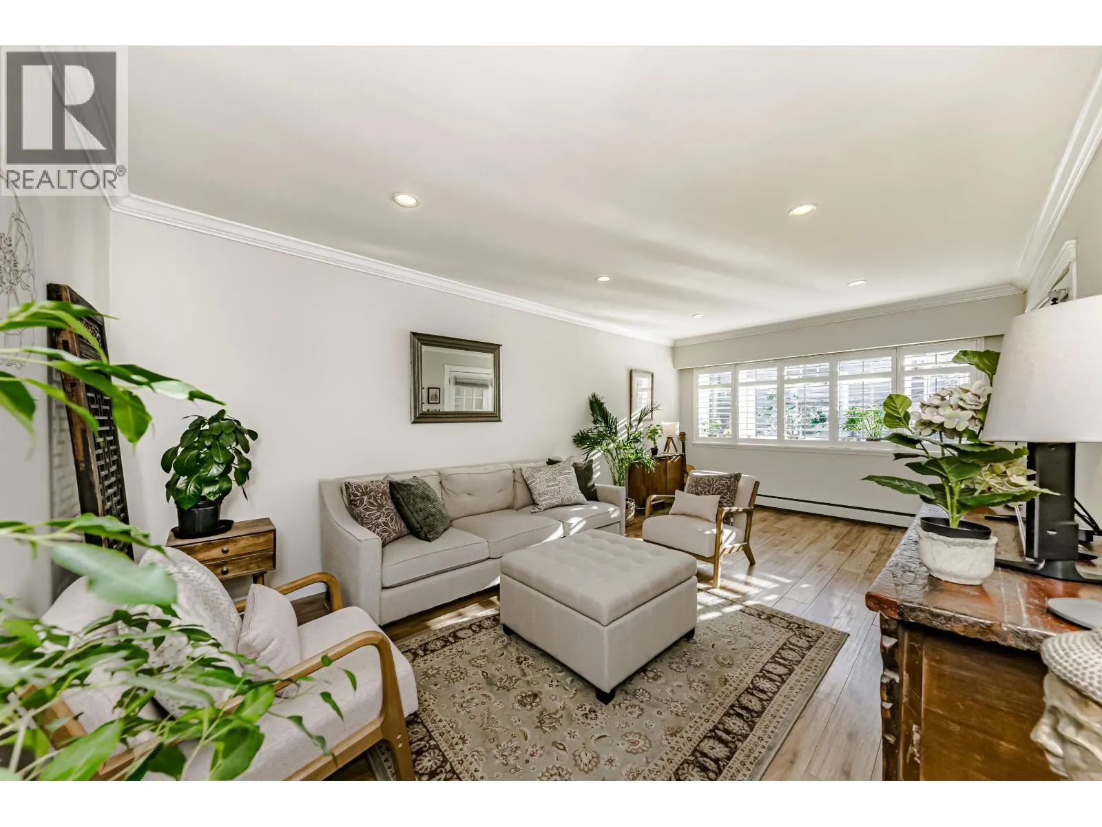 305 2430 POINT GREY ROAD