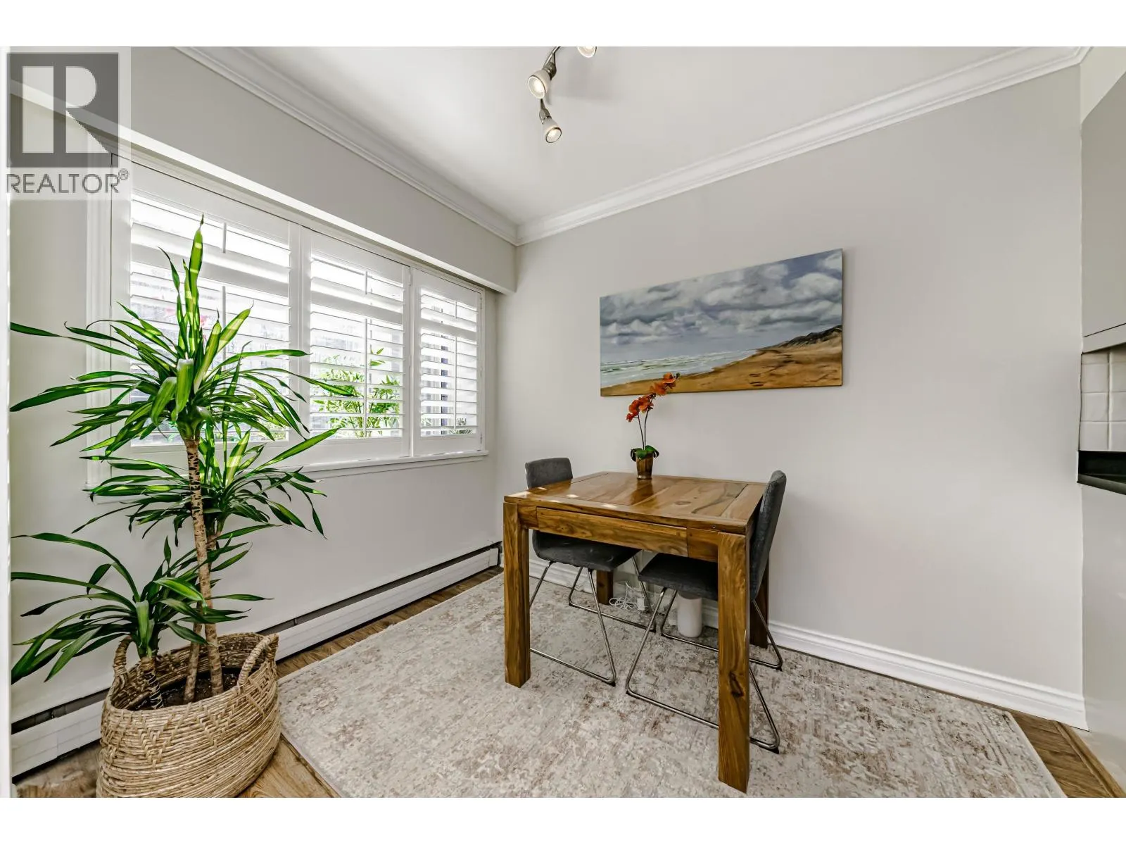 305 2430 POINT GREY ROAD