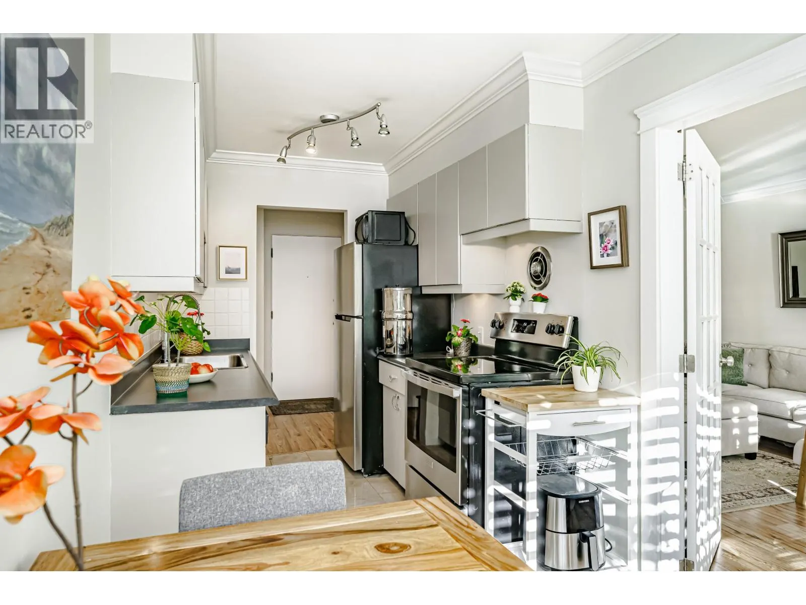 305 2430 POINT GREY ROAD