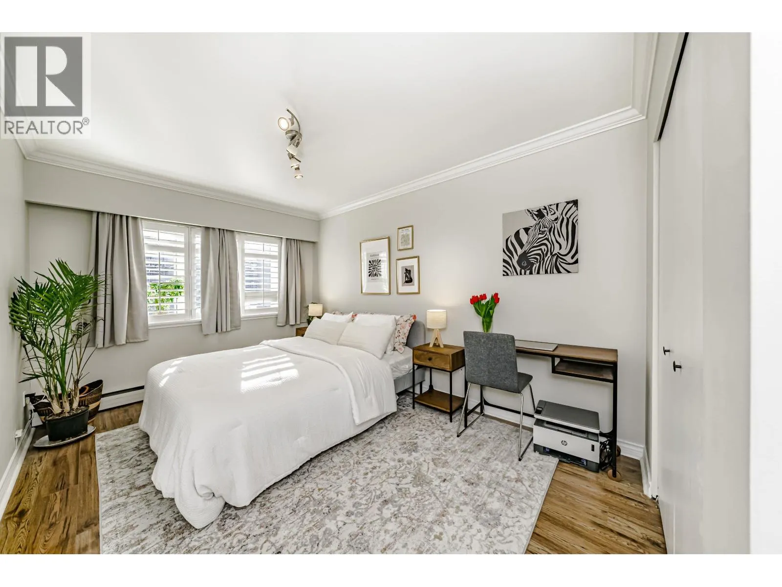 305 2430 POINT GREY ROAD