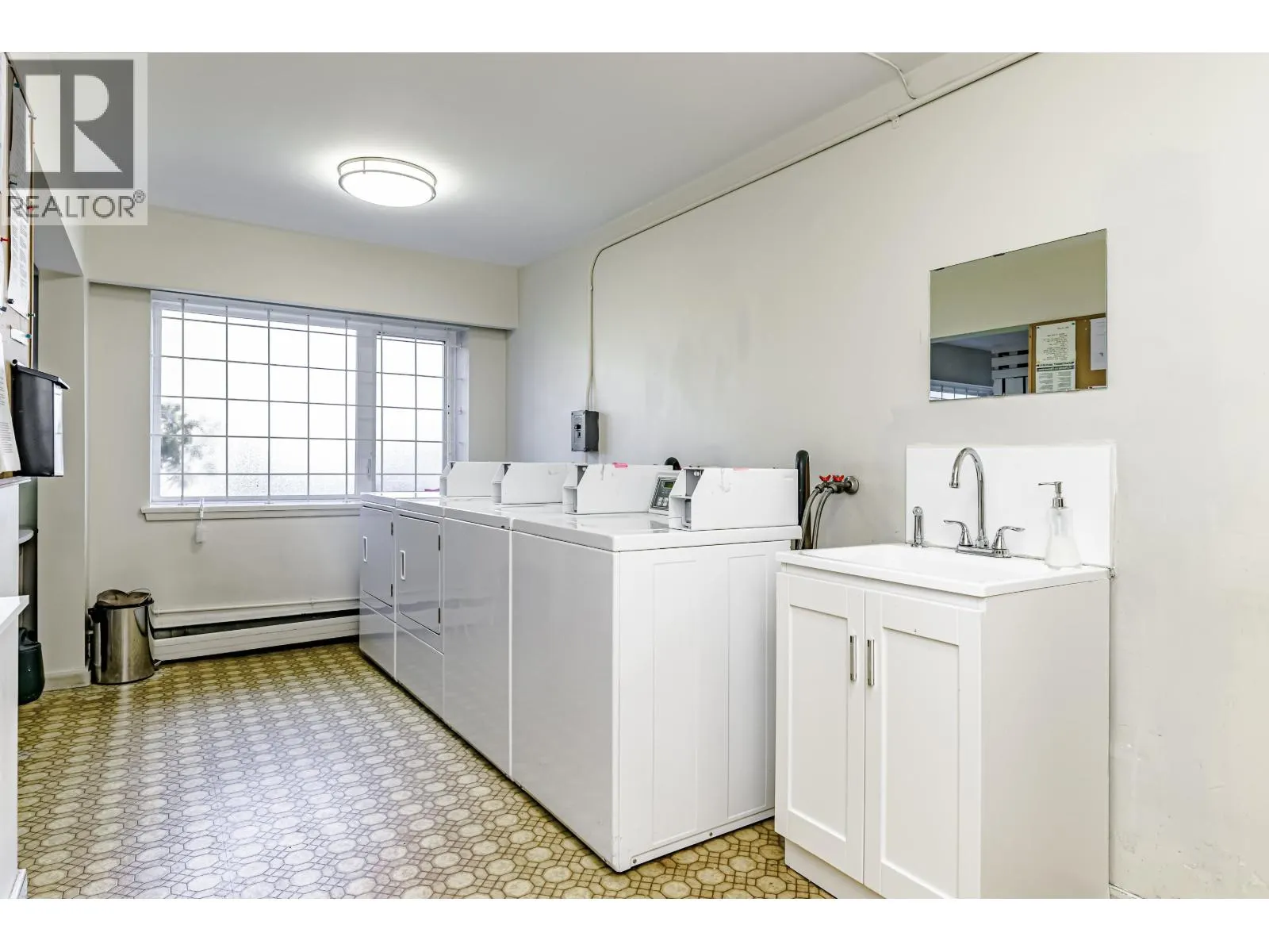 305 2430 POINT GREY ROAD