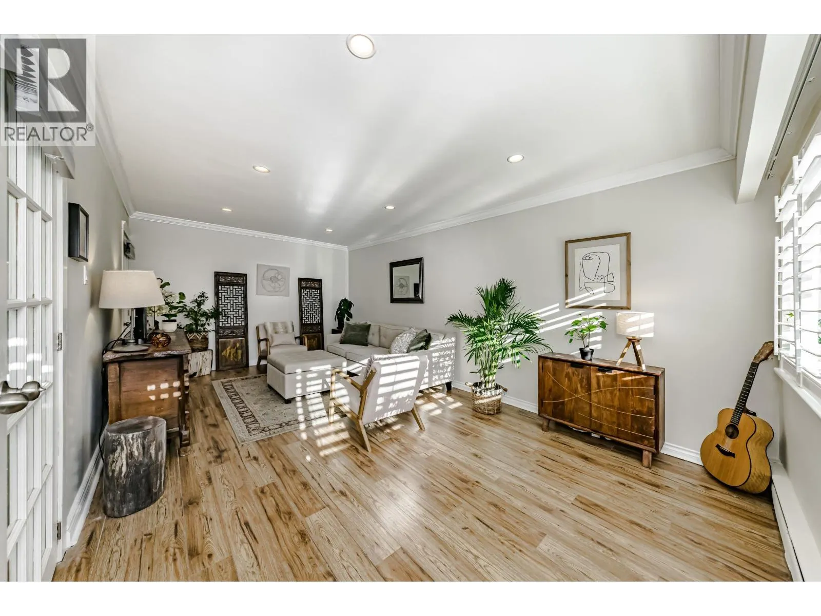 305 2430 POINT GREY ROAD