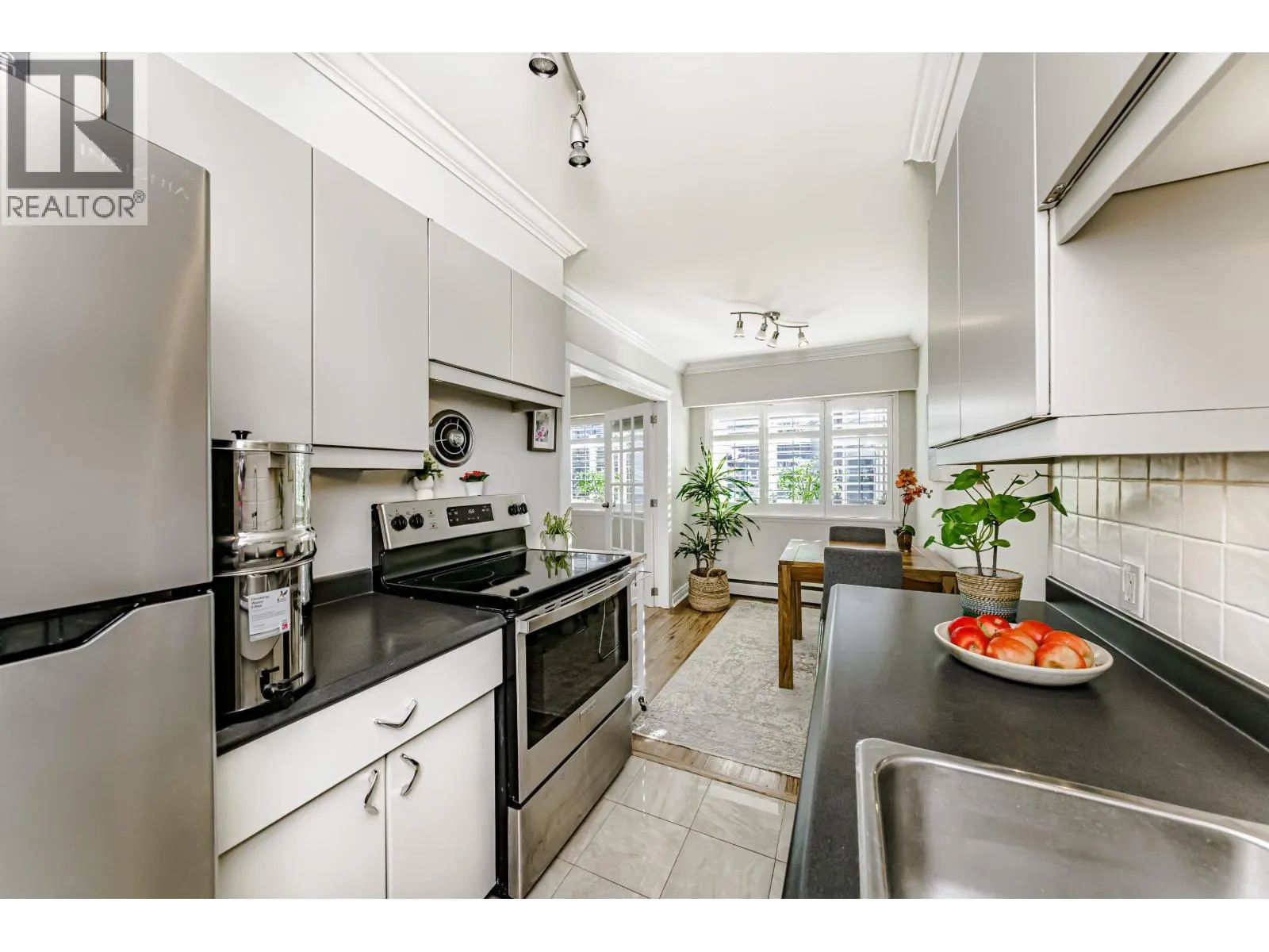 305 2430 POINT GREY ROAD