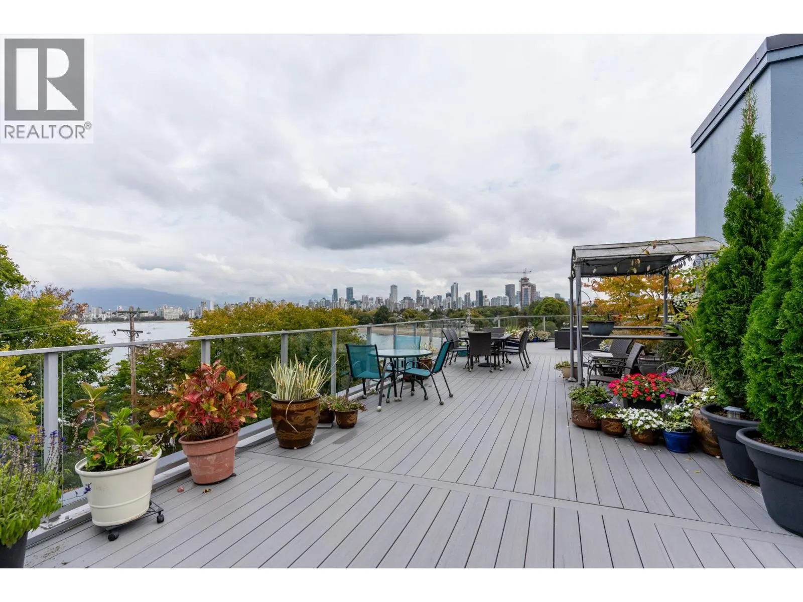 305 2430 POINT GREY ROAD