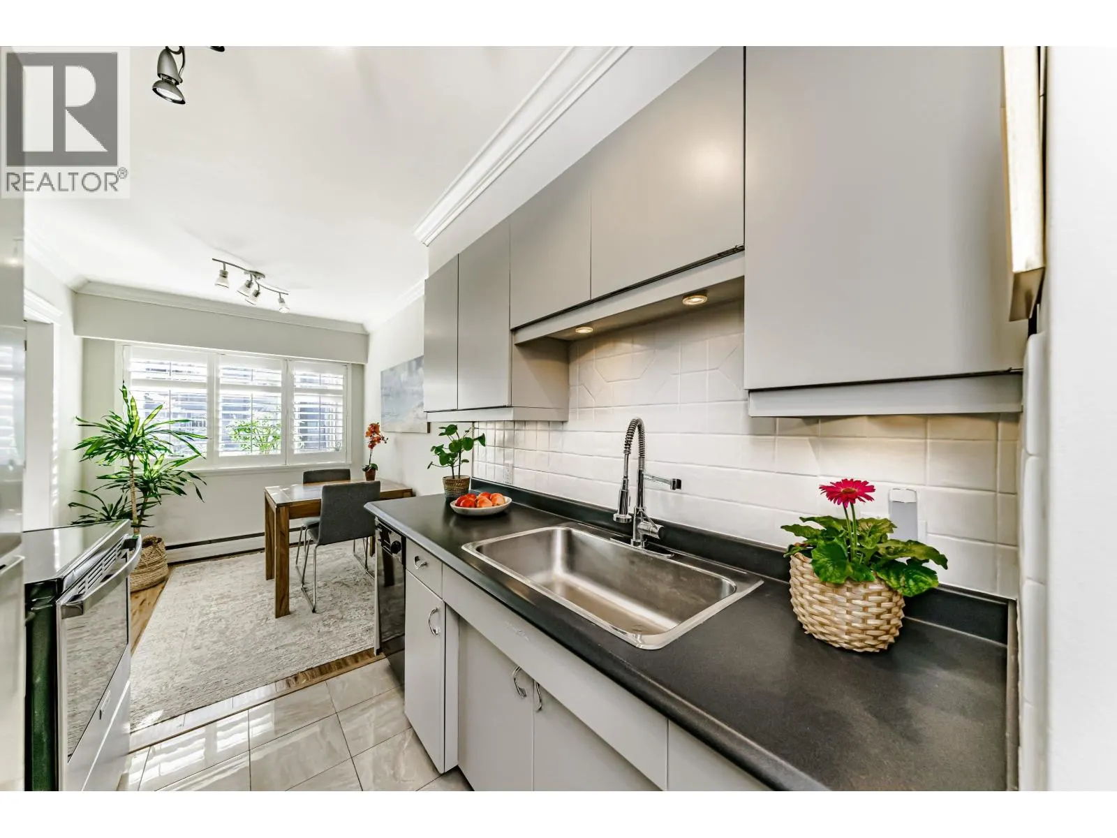 305 2430 POINT GREY ROAD