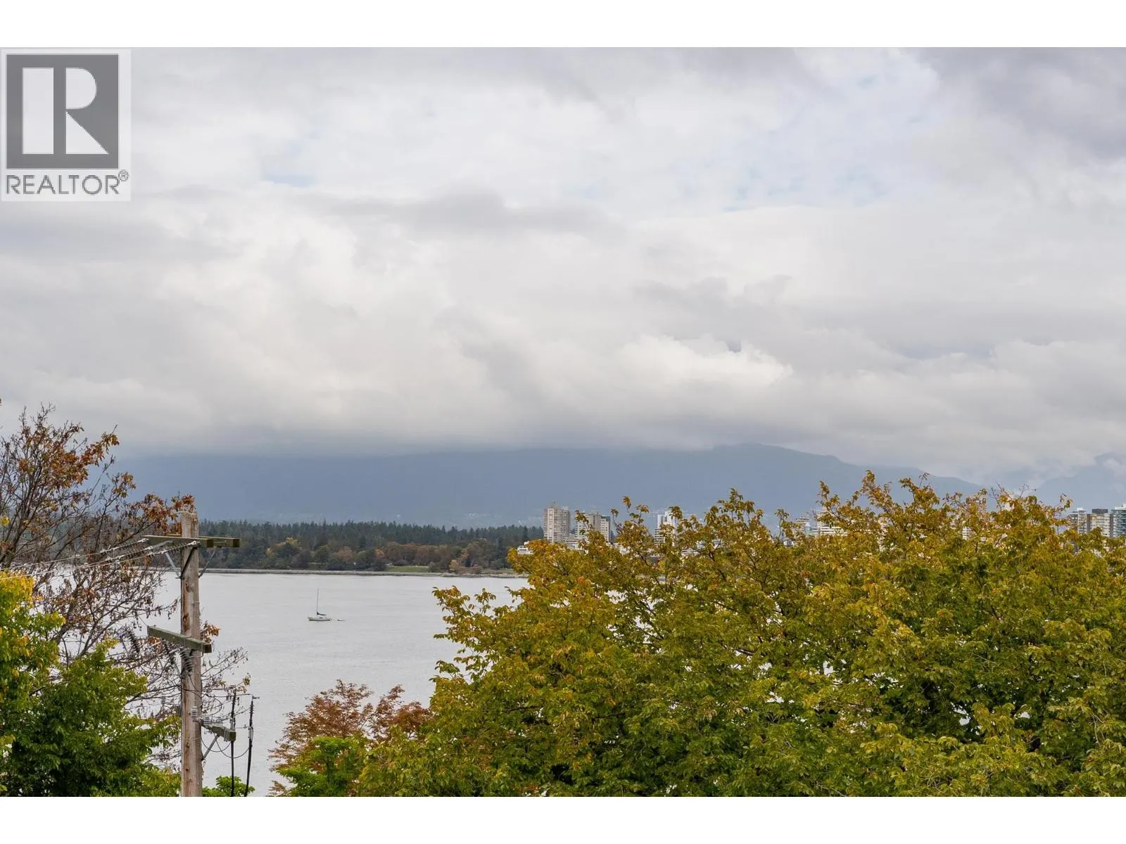 305 2430 POINT GREY ROAD