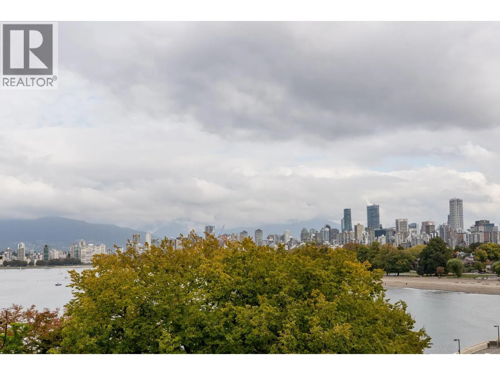 305 2430 POINT GREY ROAD