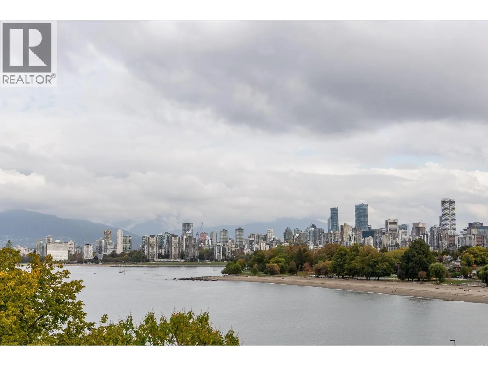 305 2430 POINT GREY ROAD