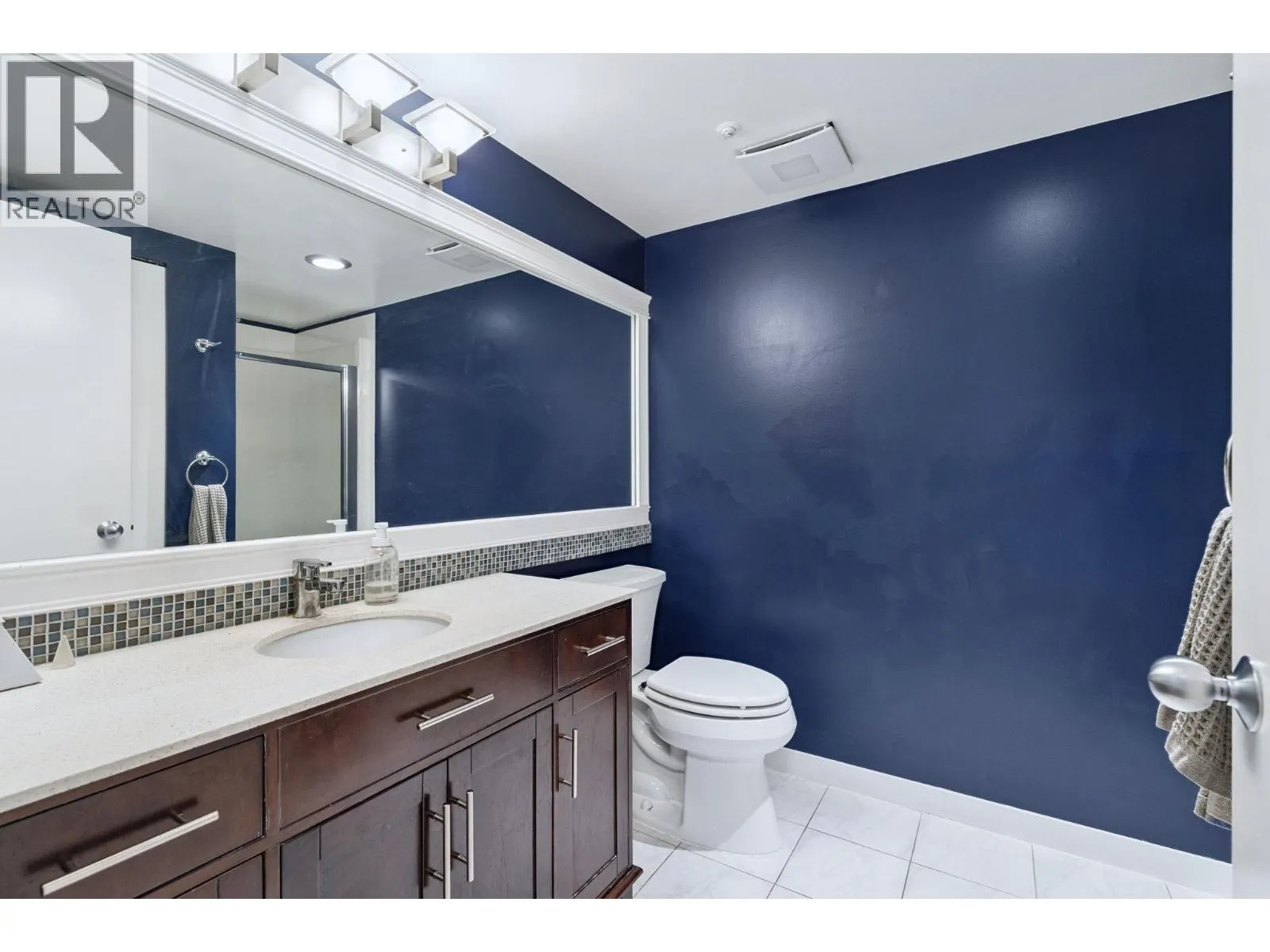 104 6 RENAISSANCE SQUARE