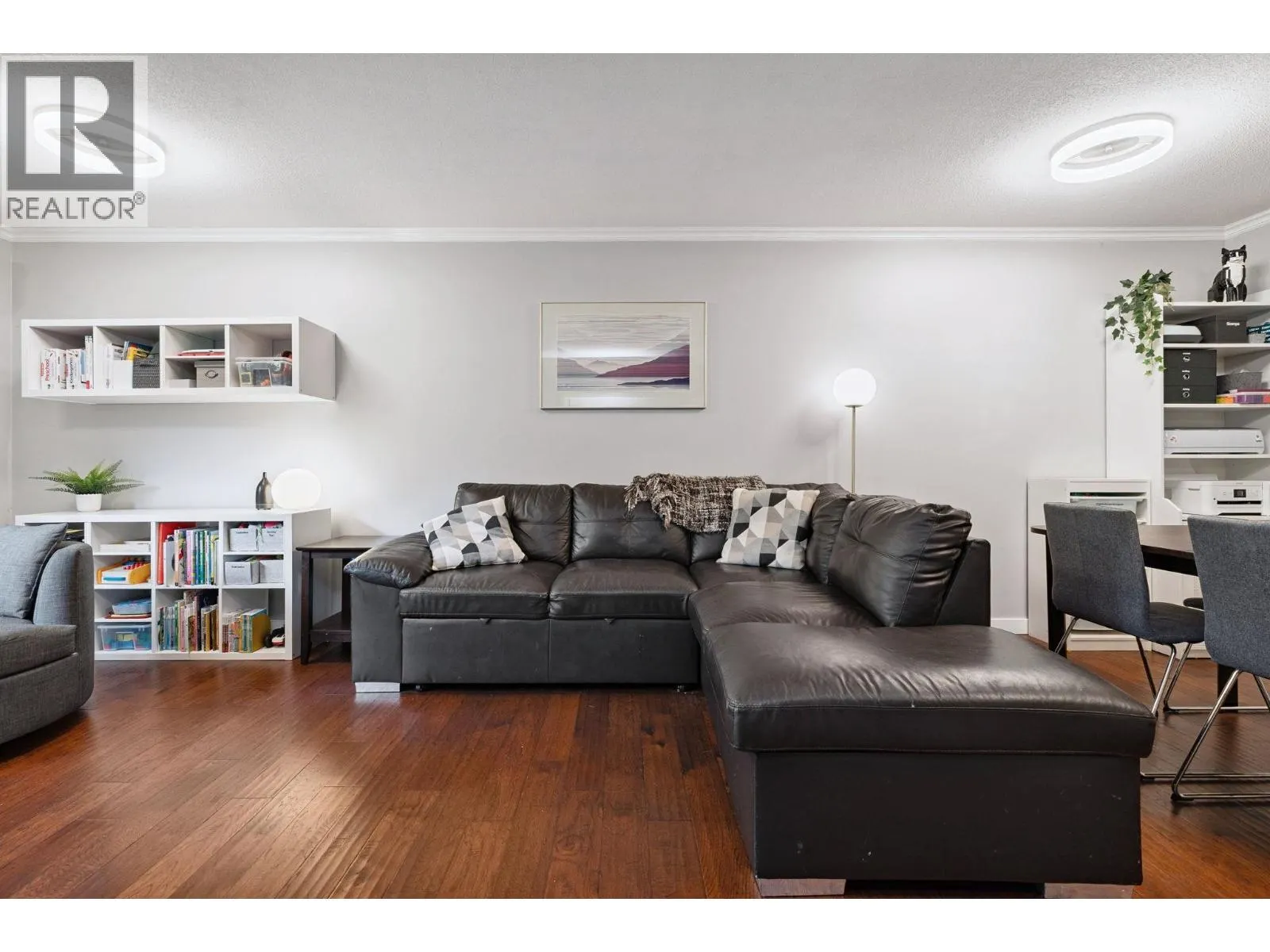 104 6 RENAISSANCE SQUARE