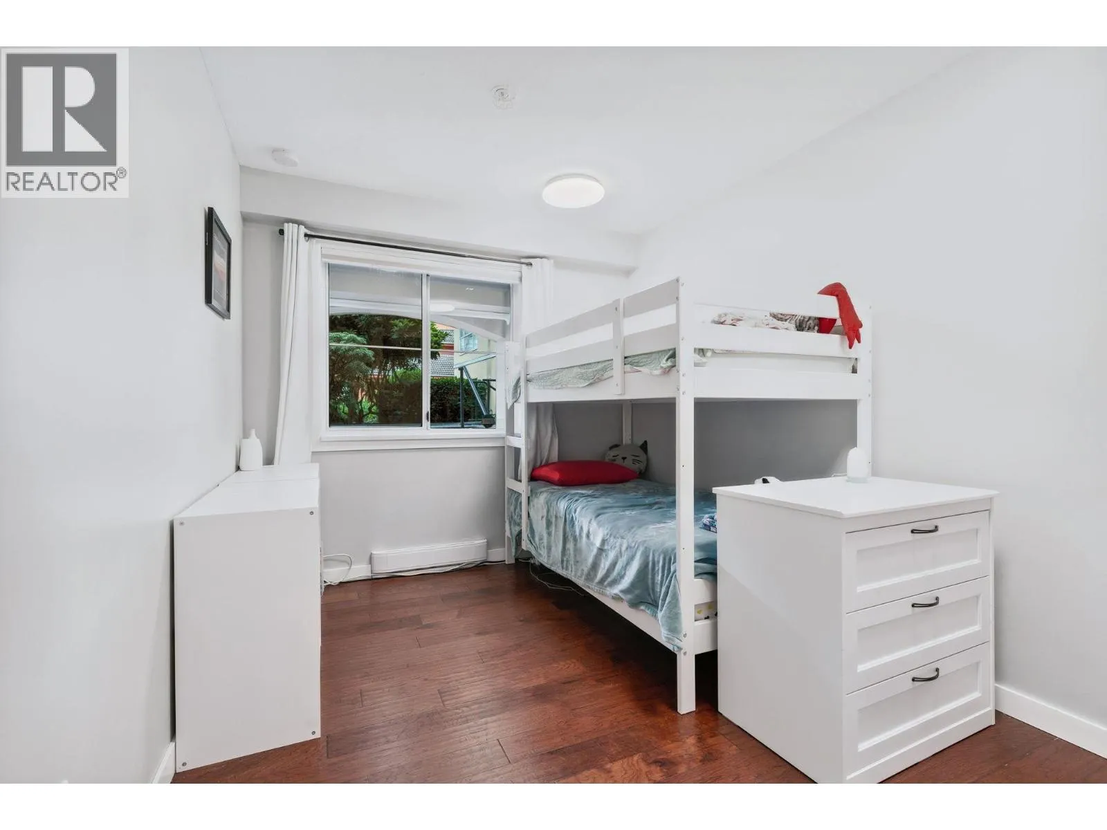 104 6 RENAISSANCE SQUARE