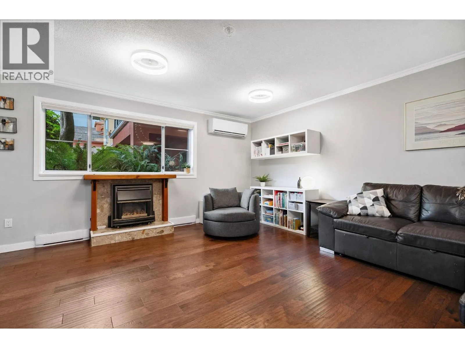 104 6 RENAISSANCE SQUARE