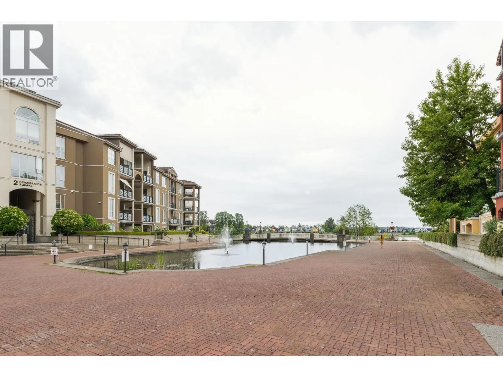 104 6 RENAISSANCE SQUARE