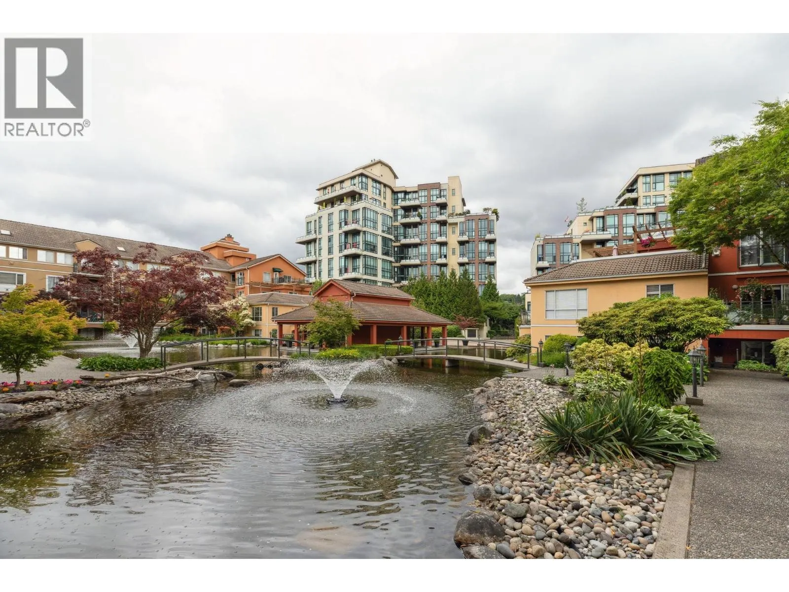 104 6 RENAISSANCE SQUARE