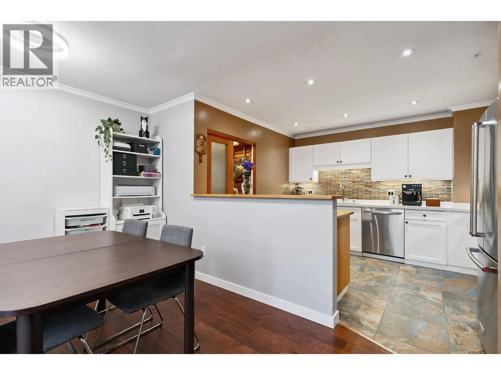 104 6 RENAISSANCE SQUARE