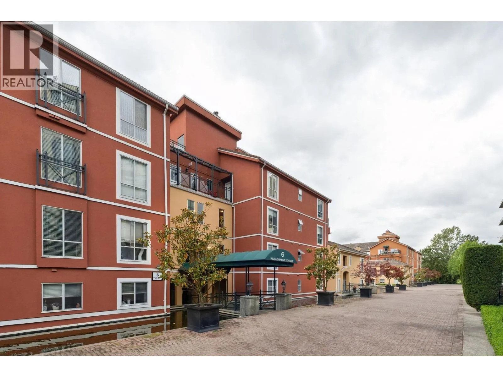 104 6 RENAISSANCE SQUARE