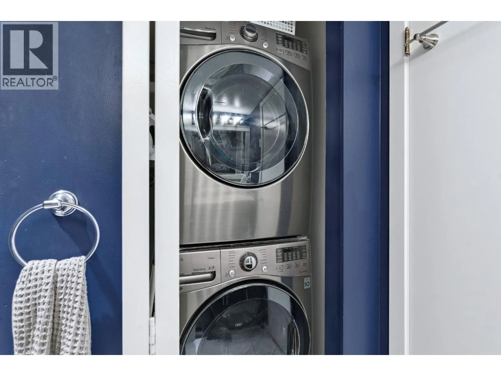 104 6 RENAISSANCE SQUARE