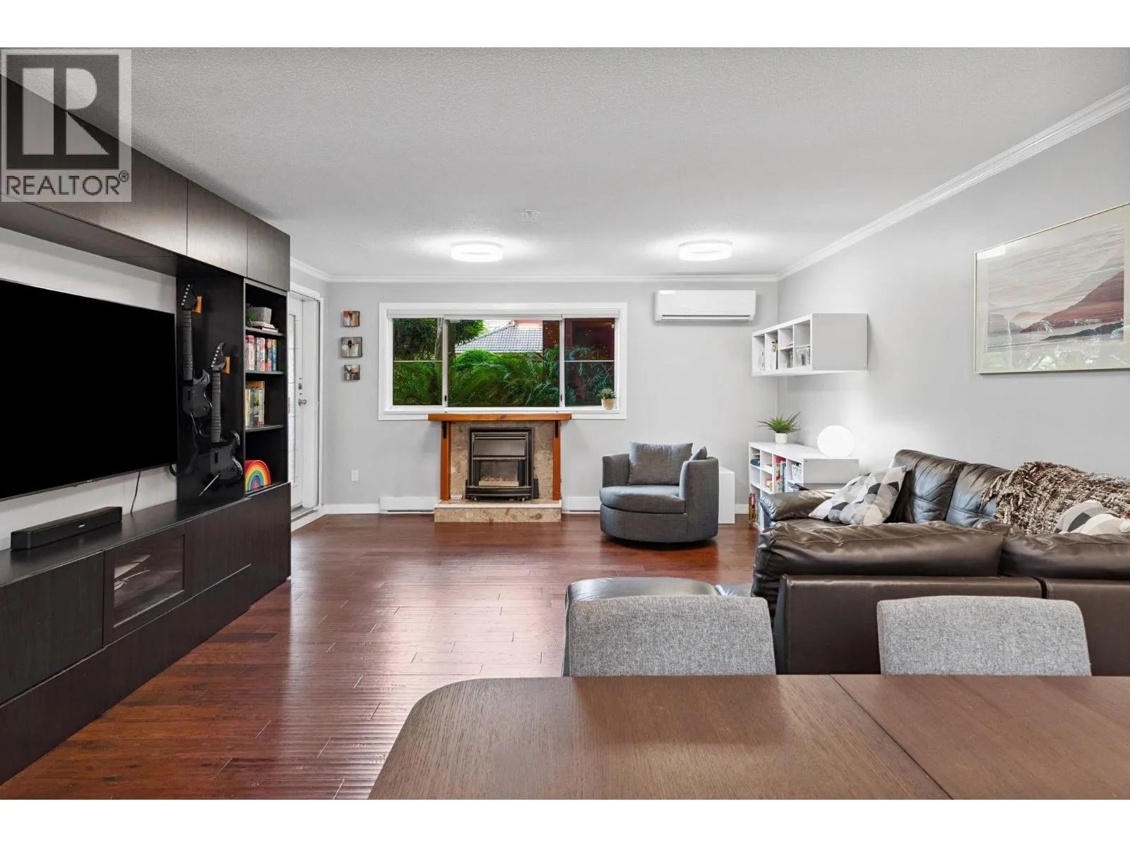 104 6 RENAISSANCE SQUARE