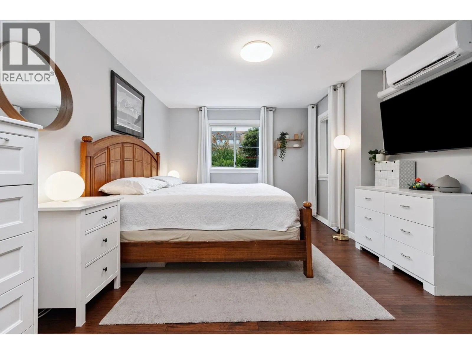 104 6 RENAISSANCE SQUARE