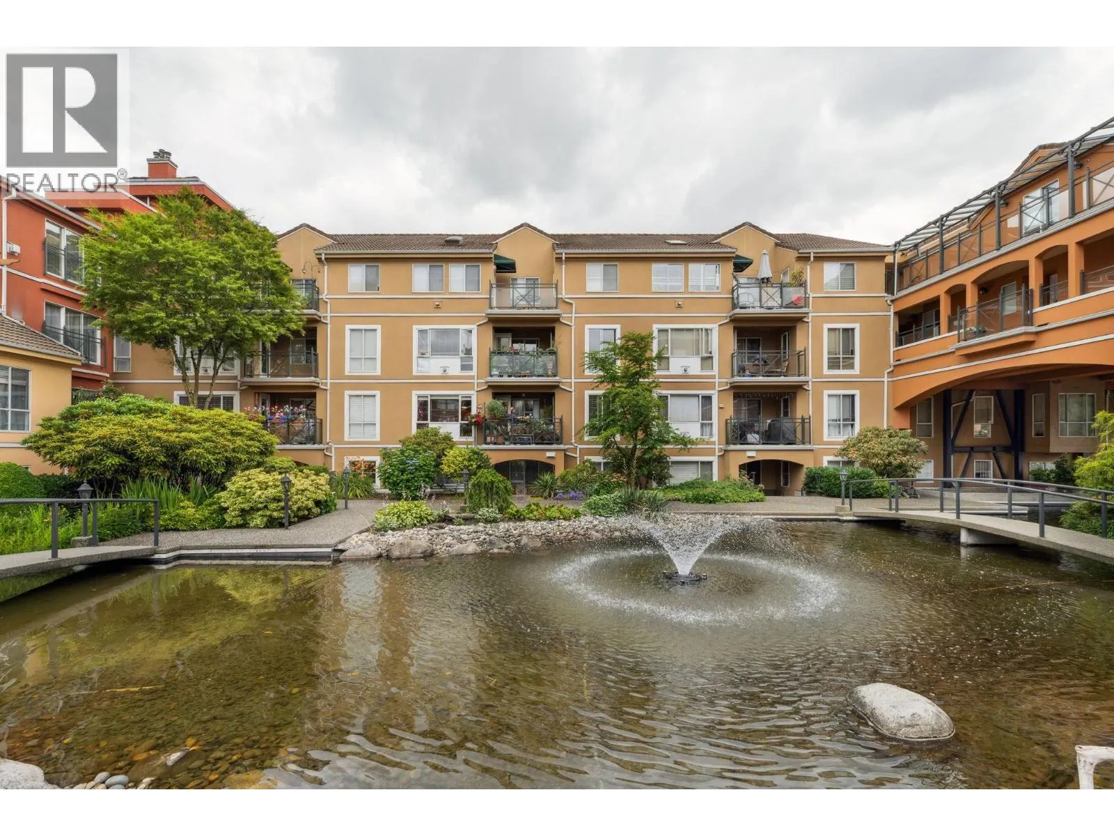 104 6 RENAISSANCE SQUARE