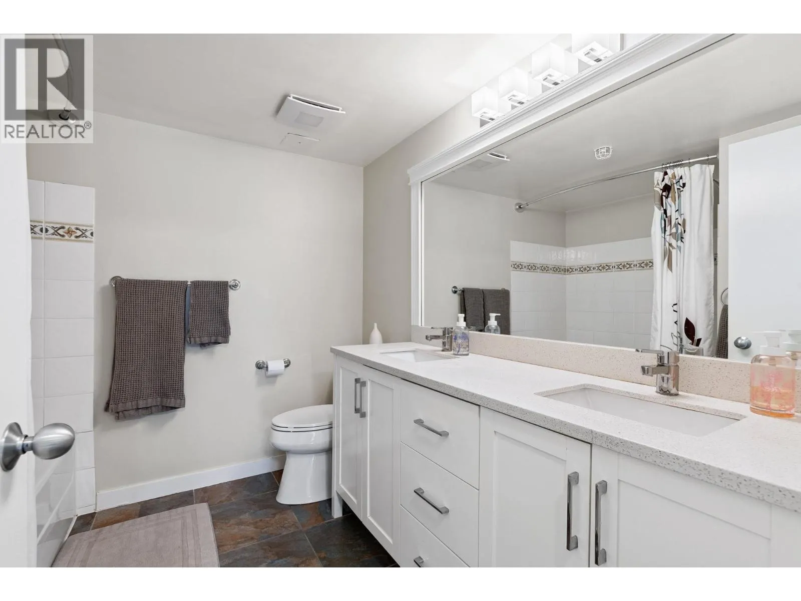 104 6 RENAISSANCE SQUARE